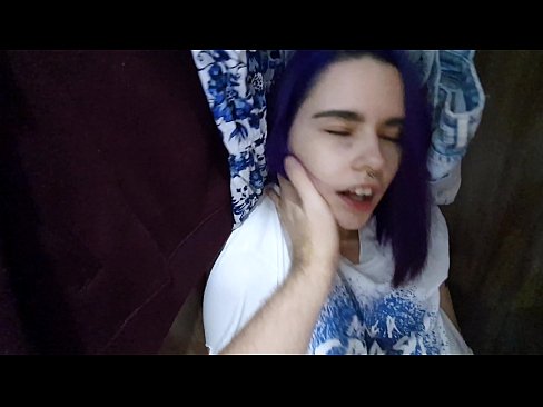 ❤️ Nire ahizpa armairuan aurkitu eta lagundu zion esperma ❤ Porno gugan ❌️❤